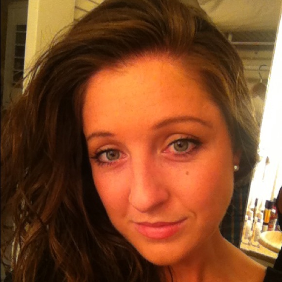 Meet your Posher, Colleen - Picture 1 of 2